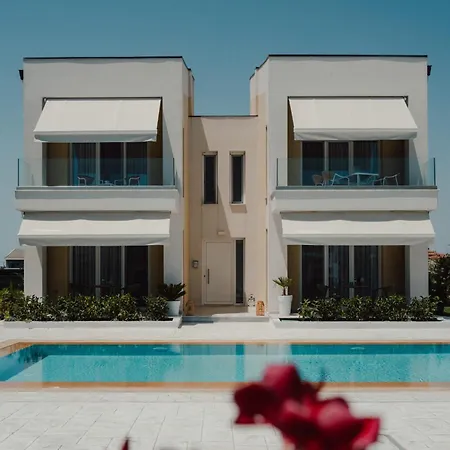 La Mas - Sea Side Flats *