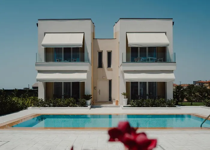 La Mas - Sea Side Flats *